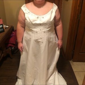 💍💎Absolutely gorgeous wedding dress. Mary’s Import Bridal size 24.